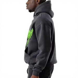 Sudadera con Capucha Gris Oscuro para Hombre, Estampado Verde Flock, Logotipo Juvenil, Estilo Casual Urbano, Corte Regular, Felpa de Algodón, Transpirable, Secado Rápido para Invierno - Product Image 3