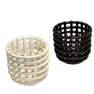 Panier de rangement pour salle de bain avec porte-brosse à dents et organiseur de cosmétiques pour l'organisation des maquillages et articles de toilette sur le comptoir de lavabo - Product Image 4