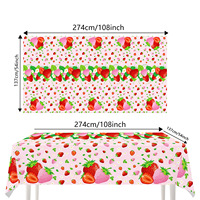 Ensemble de vaisselle sur le thème de la fraise pour la fête de baptême d'un nouveau-né