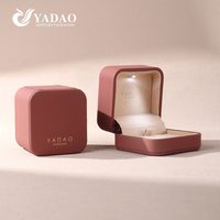 Boîte à bijoux en cuir PU de luxe YADAO avec logo personnalisé, boîte à bijoux pour bague en diamant, pendentif, emballage cadeau avec lumières, vente en gros