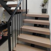 Escalier monopoutre architectural pour projet de luxe avec fabrication de précision et concept d'escalier ouvert