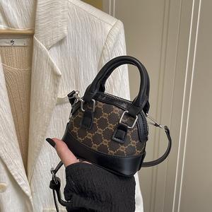 กระเป๋าถือแฟชั่นล้ำสมัย 2025 ลายพิมพ์สไตล์มาลลาร์ด กระเป๋าสะพายใต้วงแขนแบบมีซิป ผลิตจากโพลีเอสเตอร์ น้ำหนักเบา เหมาะสำหรับผู้หญิงที่ทำงานออฟฟิศ - Product Image 3