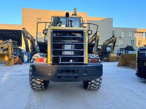 Chargeuse sur pneus Komatsu WA380 d'occasion, chargeuse frontale pour projet de chargement de matériaux de carrière de sable et de pierre. - Product Image 3