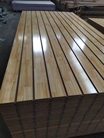 Panneau MDF rainuré avec bande en aluminium