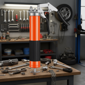 Pistola Engrasadora Manual de 14 oz de Capacidad, de Acero, con Doble Empuñadura Tipo Pistola, con Acoplador y Tubo Rígido para Mantenimiento de Vehículos - Product Image 2