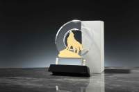 Trophées en cristal K9 en gros YZ, plaques de remise de diplôme personnalisées, base en cristal noir, style sportif écologique, gravure personnalisée