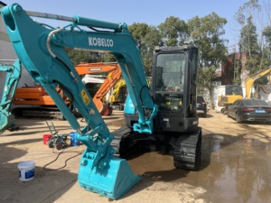 Mini-excavatrice sur chenilles Kobelco SK55 de 5 tonnes avec godet de creusement d'une capacité de 0,12 m³, équipement de construction - Product Image 5
