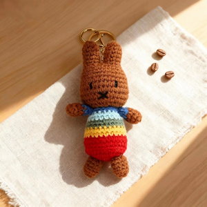 Porte-clés Lapin au Crochet Fait Main, Breloque Lapin Tricoté Arc-en-ciel, Pendentif Lapin <span class=keywords><strong>Melanie</strong></span>, Vente en Gros Personnalisable - Product Image 2