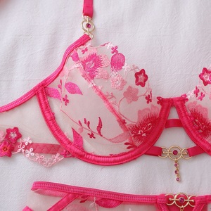 Nouvel ensemble de lingerie 4 pièces pour <span class=keywords><strong>femme</strong></span> 2026, broderie florale, maille transparente, soutien-gorge à armatures, <span class=keywords><strong>porte</strong></span>-jarretelles et string assorti - Product Image 3