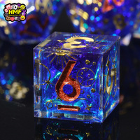 Set Dadu DND Inti Cair Lapis Ganda Akrilik & Resin Polihedral Kustom dengan Stiker Planet untuk Permainan Peran