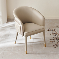 Chaise de salle à manger moderne en bois beige avec dossier brodé en éventail, accoudoirs peints et recouverts de tissu, idéale pour appartement, villa, hôtel