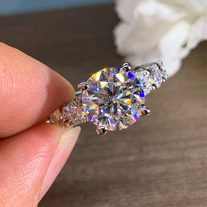 Anello di Diamanti F1681 in Oro Bianco, Taglio Brillante Naturale Rotondo, Colore D, Gioiello di Fidanzamento per Donne - Product Image 3