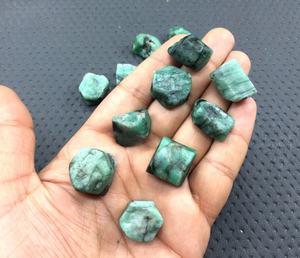 Juego de piedras preciosas en bruto de Esmeralda verde natural de 10 piezas al por mayor efecto de estrella cruda sin tratar 18-20mm para la fabricación de joyas May Birthstone - Product Image 2
