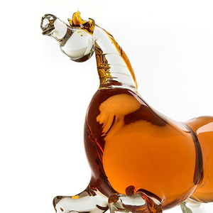 Shanghai Linlang 750ml 1000ml 1750ml Bouteilles de brandy de whisky en verre en forme d'animal faites à la main avec cheval du zodiaque - Product Image 2
