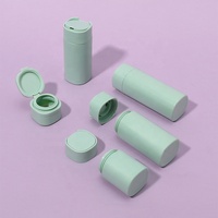 Ensemble de bouteilles en plastique vertes, paquet de voyage OK de petite taille avec crème pour le visage, nettoyant pour le corps et lotion dans des bouteilles en plastique