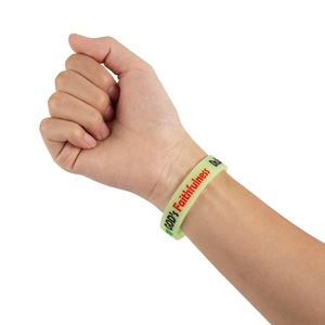 Muñequera de silicona promocional con logotipo personalizado para el conocimiento de la marca y la recaudación de fondos - Product Image 2