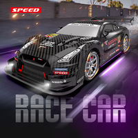 Coche de Derrape RC 1:16 2.4GHz con Aceleración Proporcional, Luces LED Delanteras/Traseras, Chasis Ajustable de 10 Modos y Control Remoto de Alta Gama