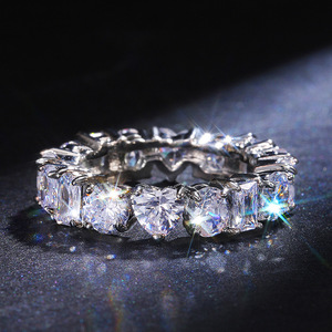 Anello con Gemma a Forma di Cuore Rettangolare per Donne, Gioiello da Dito Audace e alla Moda - Product Image 1