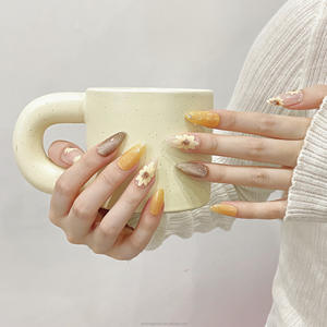 <span class=keywords><strong>Uñas</strong></span> Postizas de Almendra Mediana con Diseño de <span class=keywords><strong>Girasol</strong></span> Dibujado a Mano Estilo Francés Amarillo - Product Image 2