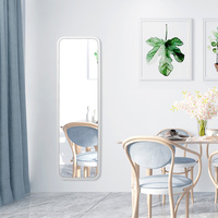 Miroir sur pied de luxe à cadre métallique fin et moderne, avec coins arrondis, éclairage LED intégré et interrupteur tactile, écologique