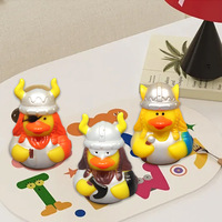 Mini canards Viking flottants de 2 pouces avec logo personnalisé, jouet de bain en caoutchouc pour tout-petits, pour fête au bord de la piscine, MCtoy E076