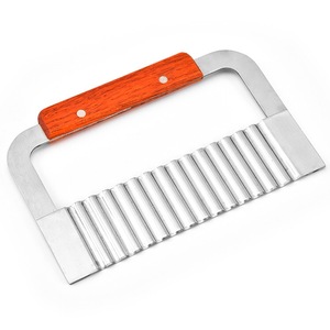 Cuchillo Ondulado para Cortar Patatas Fritas con Hoja de Acero Inoxidable y Mango de Madera - Product Image 4