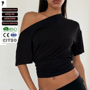 Blusa asimétrica de punto con un solo hombro para mujer, manga corta, color liso, ajuste elástico, top corto fruncido - Product Image 1