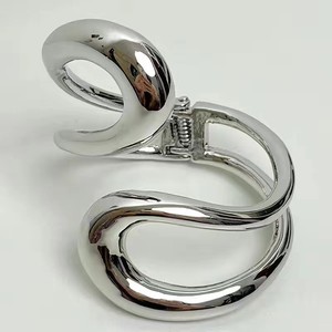 Bracelet jonc ouvert en or 18 carats, nouveau modèle 2024, vente chaude, géométrique, métallique, lisse, à ressort, simple, grand - Product Image 6