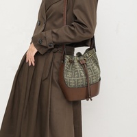 Sac à bandoulière en cuir de luxe léger personnalisé pour femmes sac à bandoulière imperméable de couleur unie