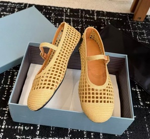 Sandalias Planas de Malla Transpirable con Tiras y Punta Redonda para Mujer, Estilo Mary Jane, con Diseño Calado de Ganchillo, Colección Verano 2026 - Product Image 2