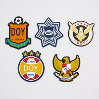 Badges en caoutchouc personnalisés en gros avec logo 3D en relief, patchs souples en PVC et silicone pour vêtements