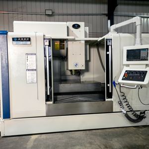 Centre d'usinage CNC multiaxes Cnc vertical Type suisse Moulin tour Combo - Product Image 1