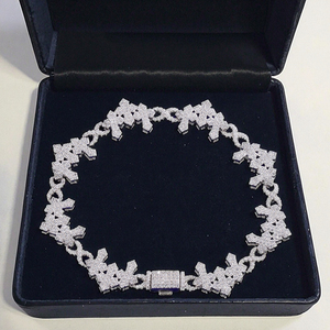 <span class=keywords><strong>Bracciale</strong></span> Hip Hop con Tre Croci Cristiane in Moissanite VVS, Argento 925 Placcato Oro Bianco, Gioiello Raffinato con Croce Infinita - Product Image 1