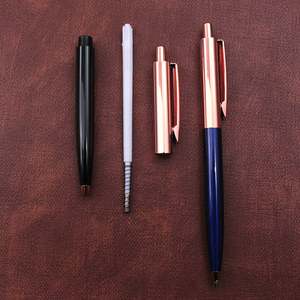 Nouveauté : Stylos à bille en métal rose doré écologiques, personnalisables avec logo, pour usage professionnel et promotionnel - Product Image 3