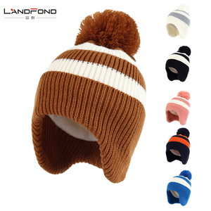 Bonnet d'hiver pour enfants avec cache-oreilles et pompon, en tricot rayé doublé polaire, chaud, pour usage extérieur - Product Image 3