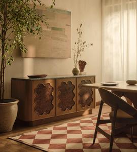 Buffet en chêne sur mesure, plateau en marbre vert Naples, placage de bois festonné, 3 portes à ouverture par pression, armoire de rangement - Product Image 1
