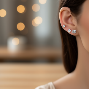 Orecchini a Perno Classici in Oro con Zirconi Rotondi 7x7mm, Montatura a Griffe in Lega, Gioielli Unisex alla Moda - Product Image 2