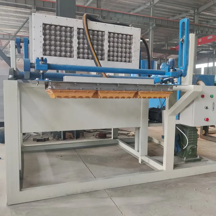 Kostengünstige Eiertablett-Herstellungsmaschine mit Trockner, halbautomatische Papierpulpe-Eiertablett-Formmaschine