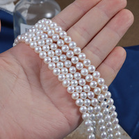 Perles d'eau douce naturelles presque rondes de 5,5 à 6 mm, haute brillance avec légèrement de petites imperfections, un fil de 39 cm de long, environ 68 pièces