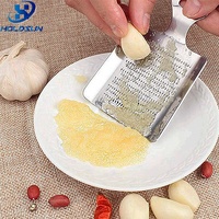 Hachoir manuel portable et durable en acier inoxydable pour bébé, idéal pour râper les fruits et légumes, y compris les pommes et autres légumes, fabriqué en métal.