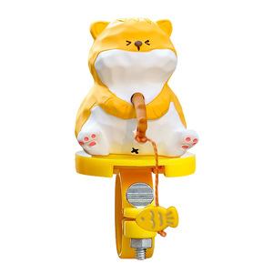 Adorno de resina con forma de gato de dibujos animados con pez colgante para decoración de patinetes eléctricos, fácil de instalar - Product Image 5