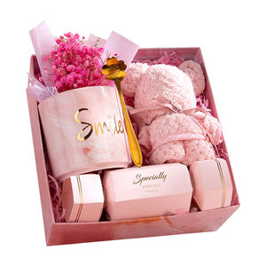 Kişiye Özel Lüks Kadın Doğum Günü Hediyelik Seti, Çeşitli Kombinasyon Modelleriyle Düğün Davetlileri İçin Hediye Setleri - Product Image 1