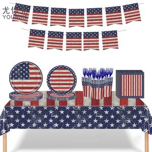 Ensemble de vaisselle de fête drapeau américain 40-60 pièces Assiettes en plastique et en papier Nappe Décorations pour la fête de l'indépendance - Product Image 1