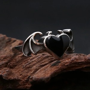 Anillo Unisex de Acero Inoxidable yunnique con Alas de Ángel Oscuro y Corazón Negro, Joyería Retro, Regalo, Anillos de Moda con Forma de Corazón y Engaste de Bisel - Product Image 4