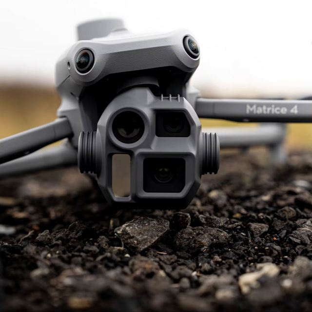 Matrice 4 Series M4T 4E Global Version Flagship Intelligent Multi-Sensor Compact Enterprise-Grade Infrared Thermal Imaging Drone