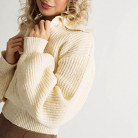 OEM ODM Haut court décontracté pour femme, pull en maille blanc à manches longues, col montant, haut court blanc tendance