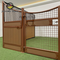 Écurie de chevaux permanente de couleur désertique avec cadre en acier, ventilation, panneau frontal en bambou, porte à charnières