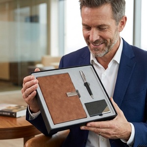 Coffret <span class=keywords><strong>Cadeau</strong></span> d'Entreprise Personnalisé : Carnet de Notes avec Étui à Cartes et Stylo, Logo Personnalisé, Couleur et Emballage sur Mesure - Product Image 5