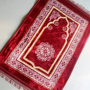 Alfombra de Oración Musulmana Clásica con Patrón Floral en Relieve, Lavable, Ligera, Portátil, de Franela, para el Hogar, Picnic y Camping - Product Image 1