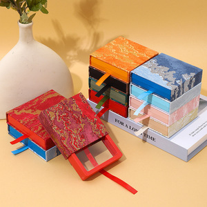 กล่องกระดาษแข็งทรงสี่เหลี่ยมแบบแขวน กล่องใส่เครื่องประดับแบบดึงออกได้ ป้องกันฝุ่น สำหรับแหวน สร้อยคอ กำไลคริสตัล - Product Image 2